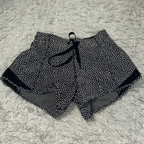 Lululemon Hotty Hot Short Long (Reflective) (4" ) Frozen Fizz Reflective Silver - Picture 1 of 6